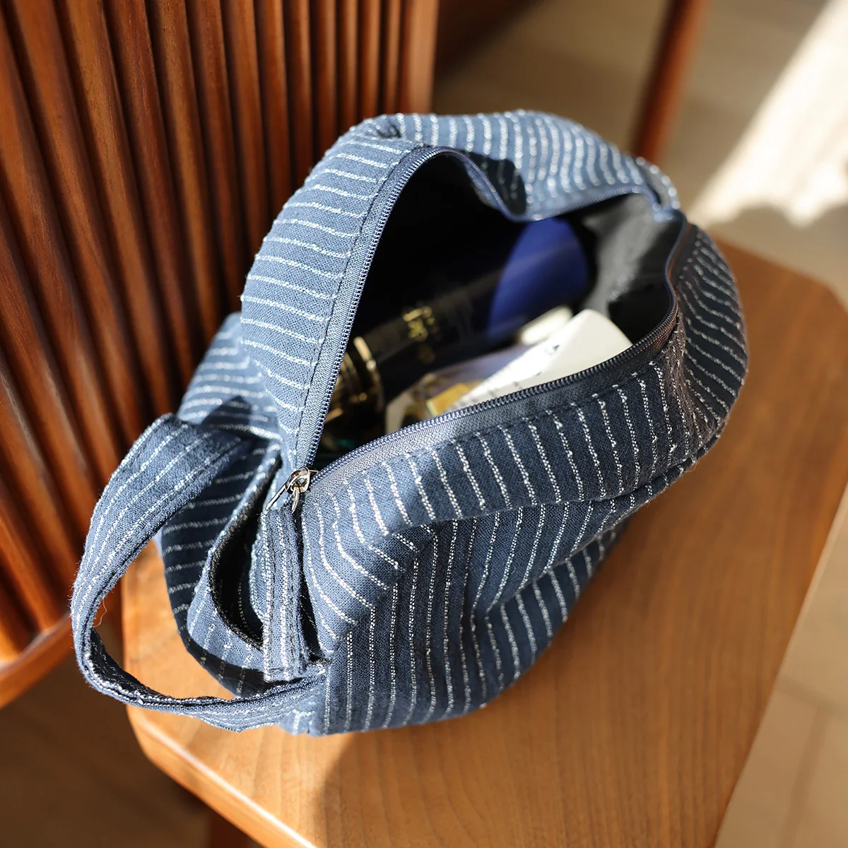 Handheld Large-Capacity Cosmetic Bags Men Women Universal Portable Wash Bag Travel Organizer Bag Clothing Storage Liner Bag