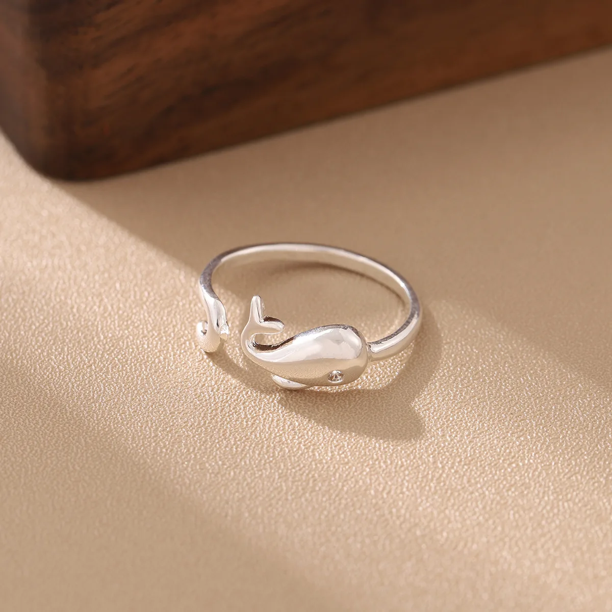

New 925 Sterling Silver Whale Fish Animal Opening Rings R178