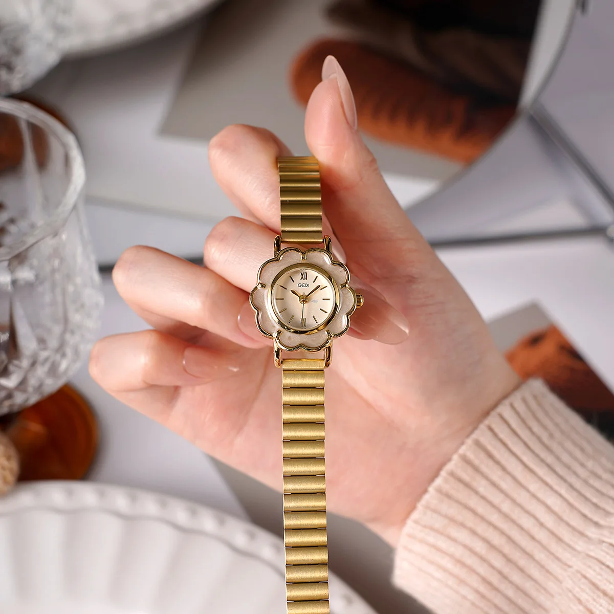 UTHAI 61043 CQ497 Fashionable and stylish retro women's watch petal bamboo strap waterproof quartz watch exquisite clock gift
