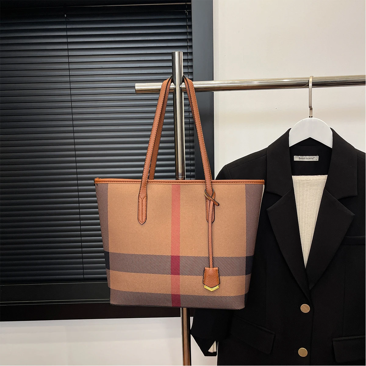 

Женская роскошная большая сумка коричневого цвета с геометрическим узором, классическая большая вместимость, искусственный материал, застежка-молния, фиксированные двойные ремни, ежедневное использование