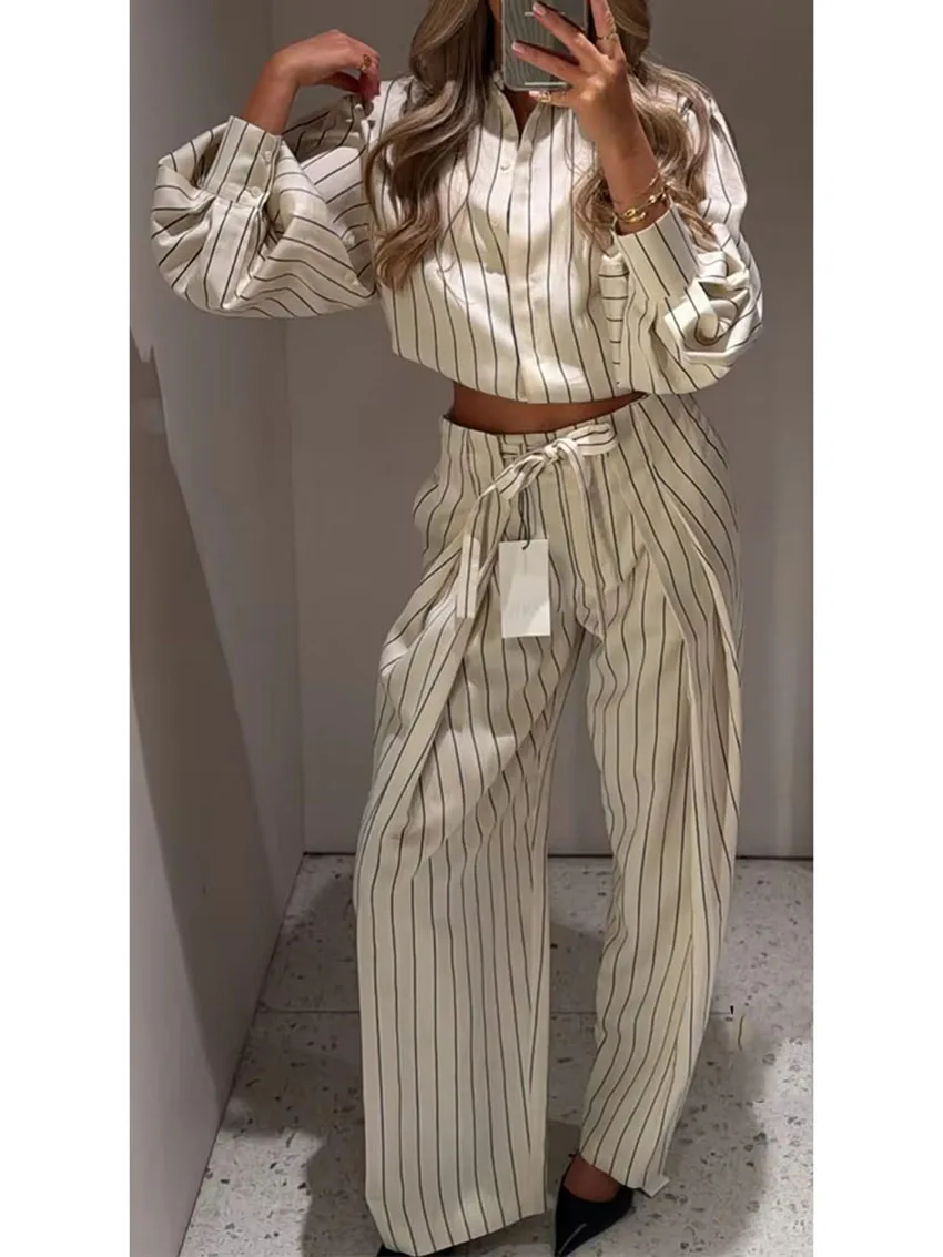 

Стильный весенний повседневный женский костюм в полоску: однобортная свободная рубашка + широкие брюки на шнуровке, модный женский комплект 2026