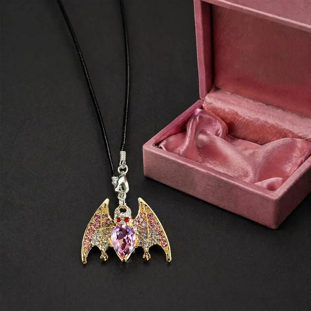 Car Hanging Ornament Rhinestone Bat Charm Halloween Sparkly Car Rearview Mirror Ornament Cute Hanging Accessory for Men Women