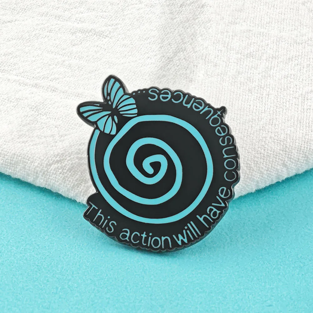 Life Is Strange Emaille-Pins: Diese Aktion wird Konsequenzen erzeugen – Broschen, Abzeichen, blaue Schmetterlings-Spiral-Reversnadel, Geschenk für Spielfans – Detail 4