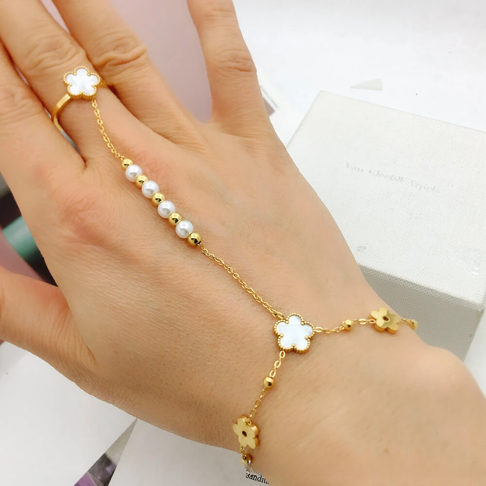 

Pearl White Shell Flower Clover Stainless Steel Bracelet Personality Plum Blossom Open Ring Bracelets for Women Jewelry Gifts