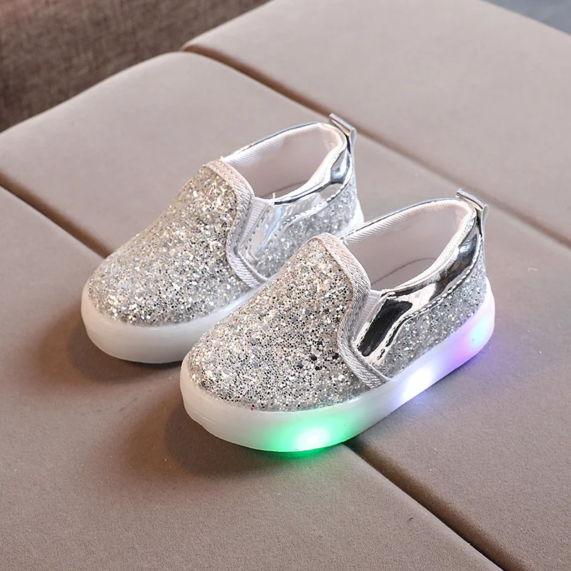 Children Glowing Casual Shoes Fashion LED Light Up Sneakers for Girls Boys Sequin Kids Shoes Soft Sole Anti Slip Board Shoes