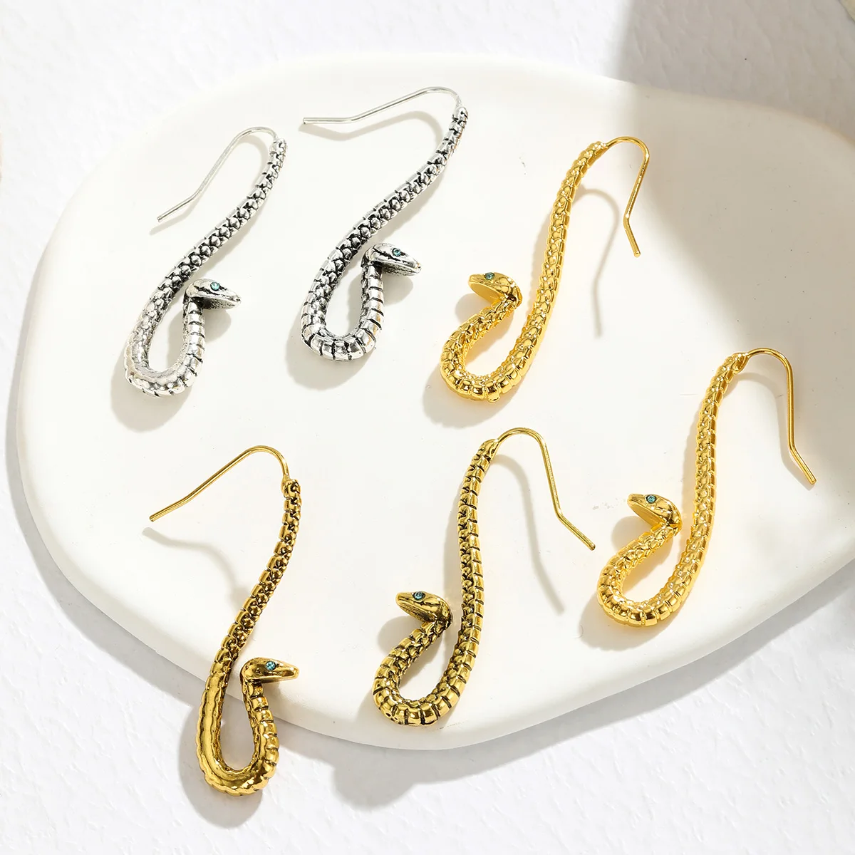 A Pair of Fashionable and Creative Personalized Snake-shaped Earrings, Exaggerated Zodiac Snake Earrings