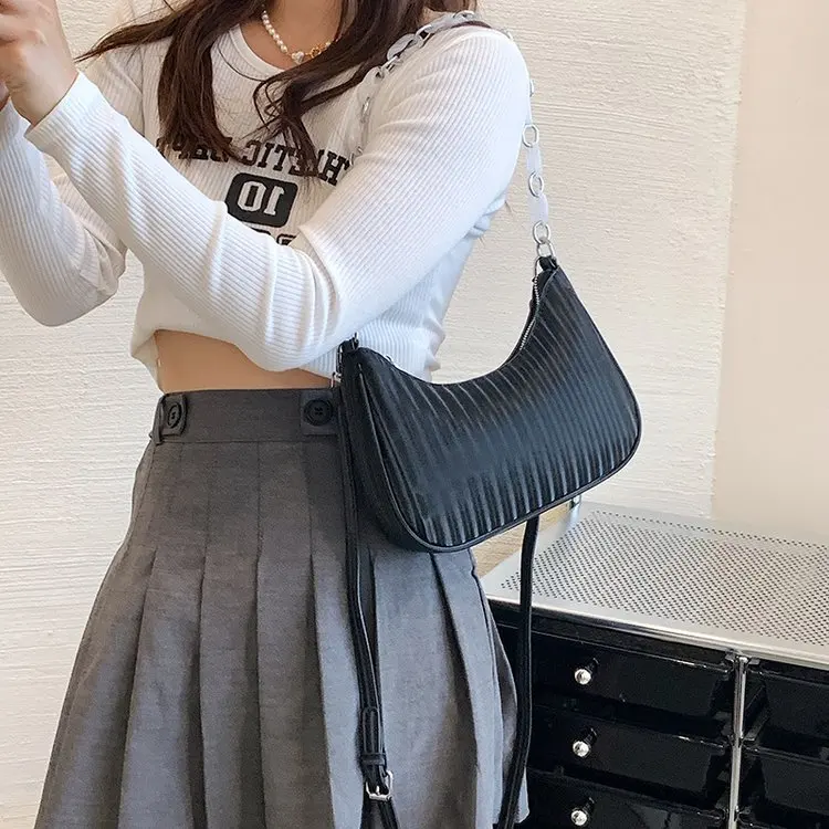 

Modern Niche Crossbody Bag for Girls - Chic Trendy Design Perfect for Sweet Retro Casual Fashionable Daily & Everyday Looks