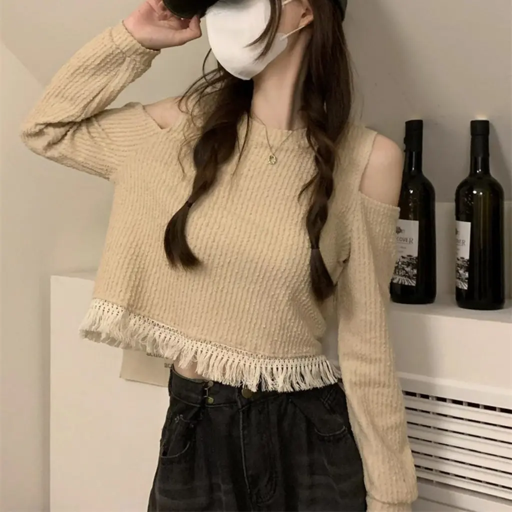 

Women's Korean Style Off-Shoulder Base Shirt Autumn Tassel Detail Knitted Top Short Long-Sleeved Discreet Design