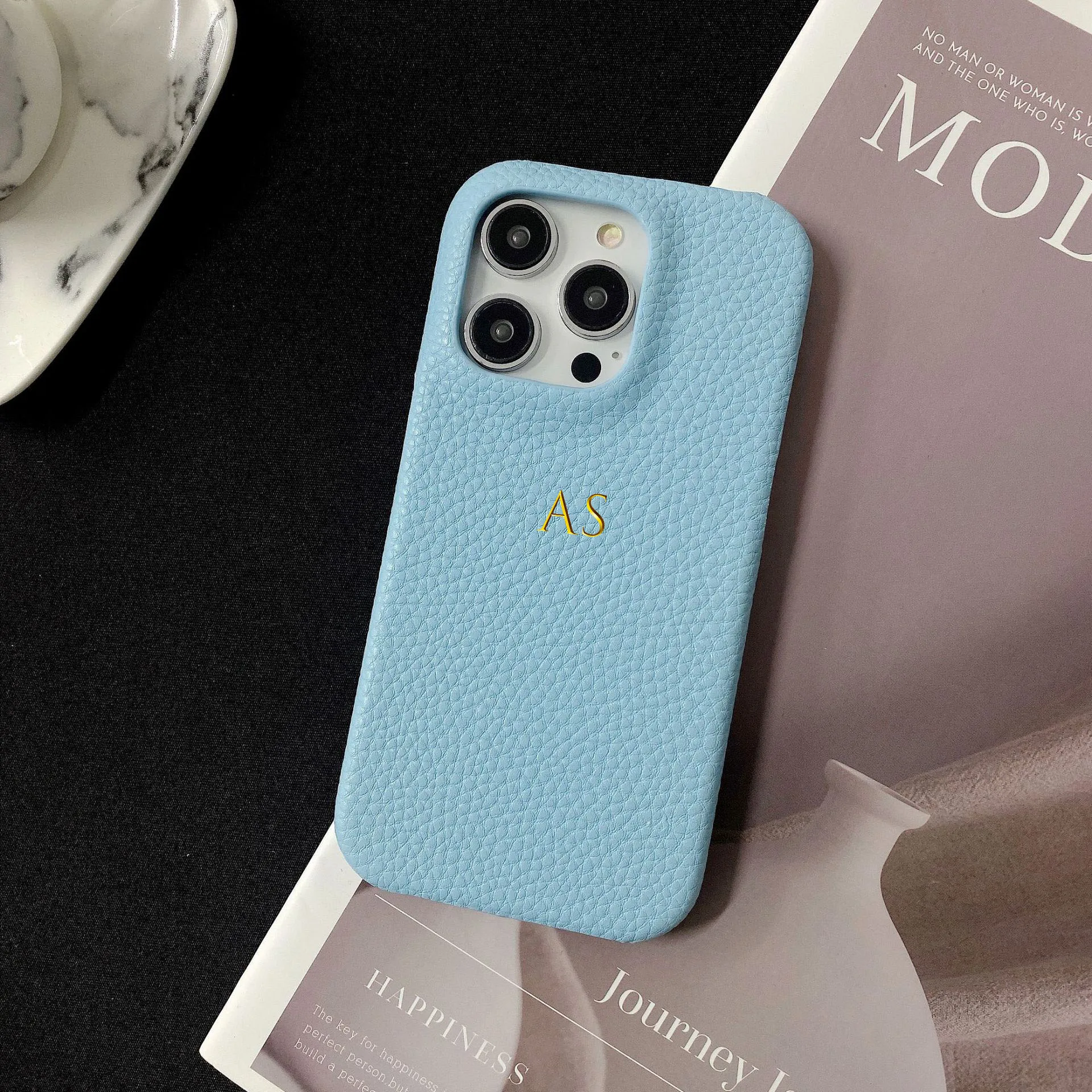 Personalizowane etui ze skóry z inicjałami i imieniem, idealne do iPhone 11, 12, 13, 14, 15 Pro Max, Mini, 16 Plus – luksusowe, twarde obudowy. — zdjęcie produktu 6