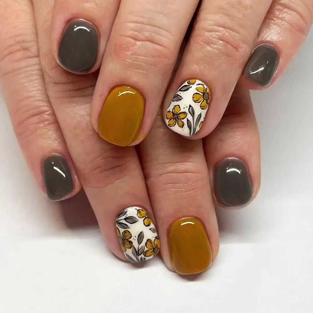 Detachable Short Round False Nails Little Bear Leaf French Fake Nails Full Cover Gold Slices Nail Tips for DIY