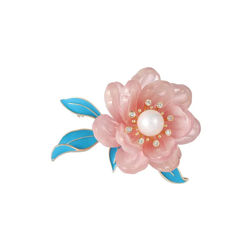 The "Fu GUI Hua" brooch for women features a design sense. It is a Hanfu coat paired with a classical brooch