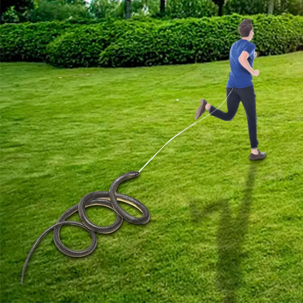Scherzo di serpente da golf con cordino e clip Serpente su una corda Puntelli di scherzo Serpente di gomma realistico per gli amici provocanti
