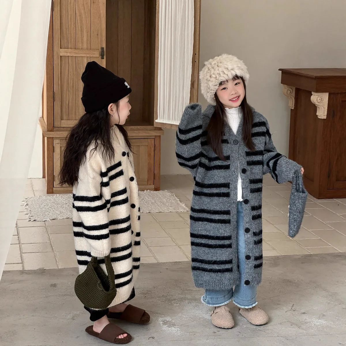 

Зимний корейский детский кардиган для девочек, детский полосатый вязаный свитер средней длины с капюшоном для девочек, свободный однобортный свитер для маленьких девочек
