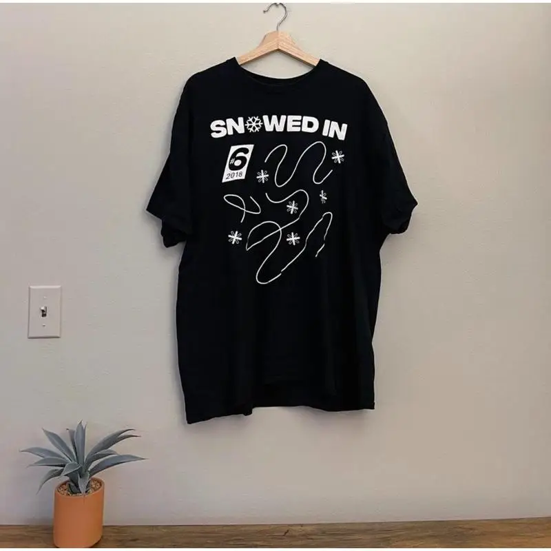 تي شيرت Snowed In Festival 2018 Knocked فضفاض بمفصل عفريت للرجال مقاس XXL #1
