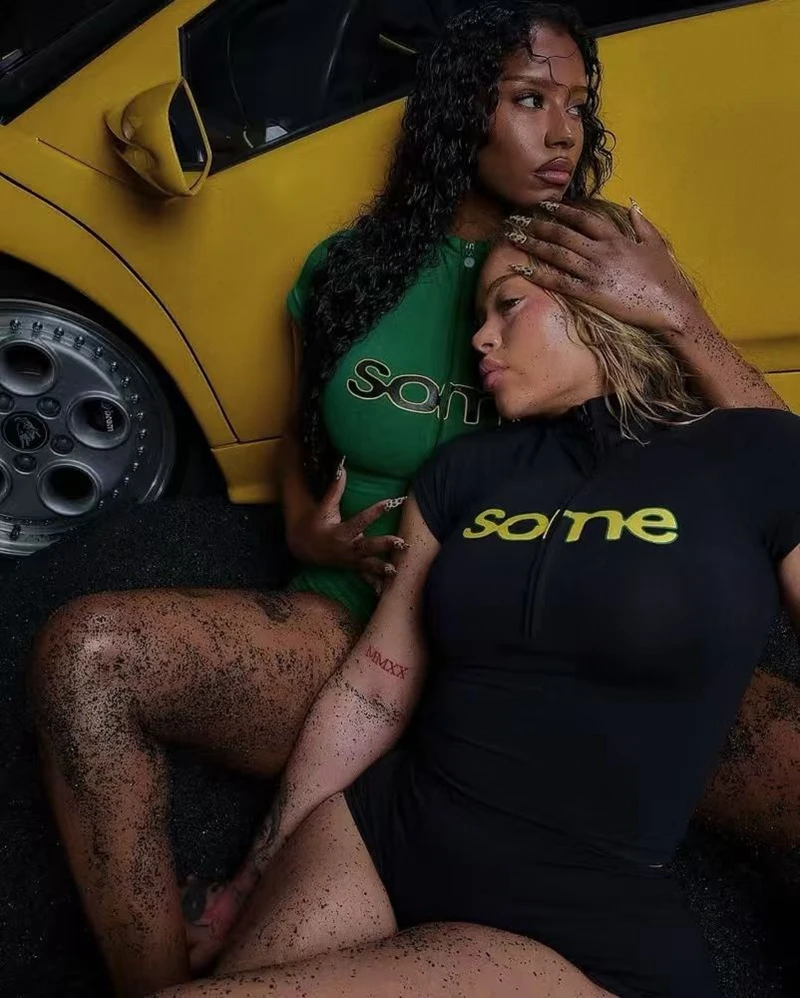 Ensemble de sport 2 pièces élégant pour femmes, haut et short à fermeture éclair, avec lettres imprimées, tenues d'été Sexy pour fête en Club et rue, 2025