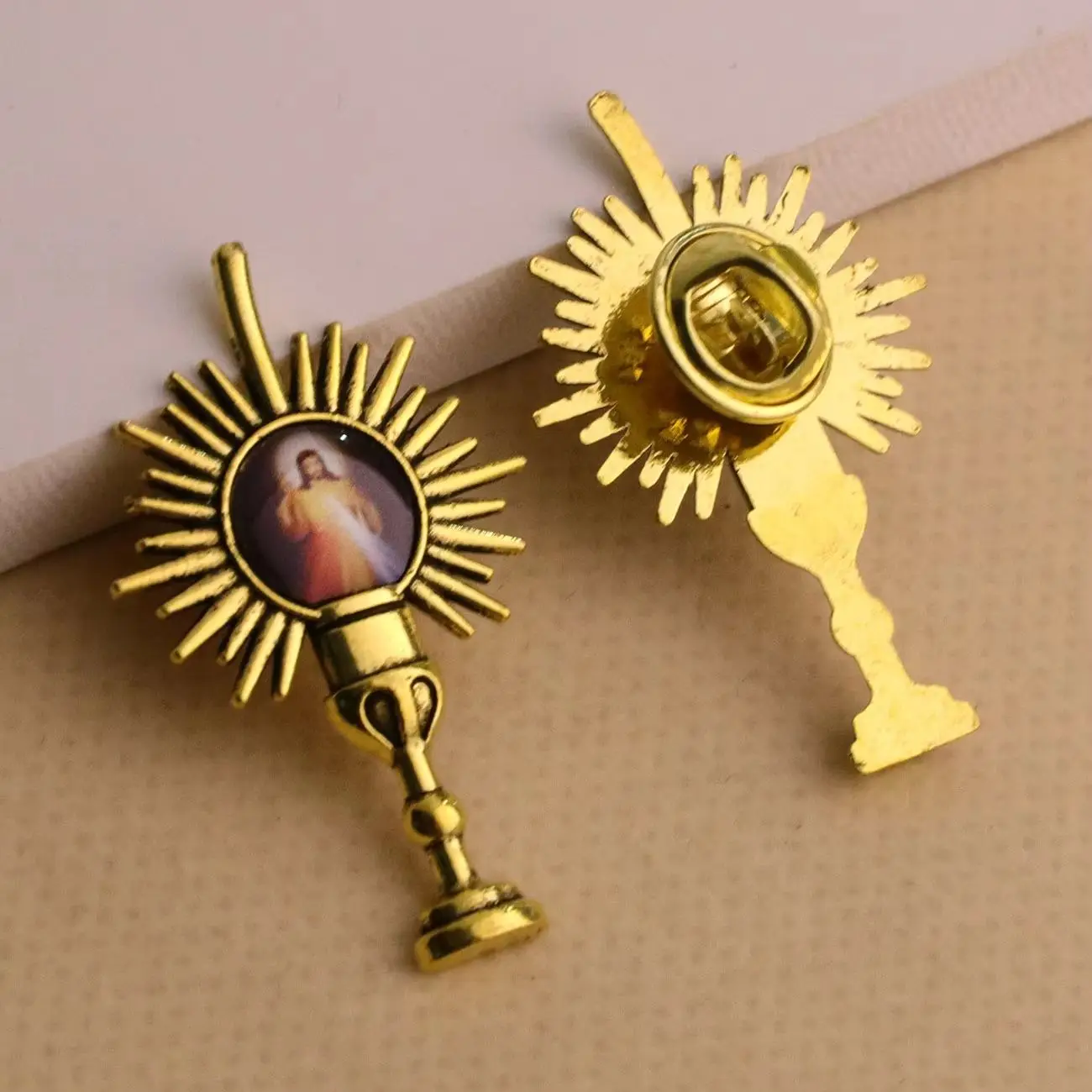 10Pcs Christian Random Design Icon Brooches Holy Grail Chalice Cufflinks Lapel Pin Brooch Baptism Jewelry Accessories