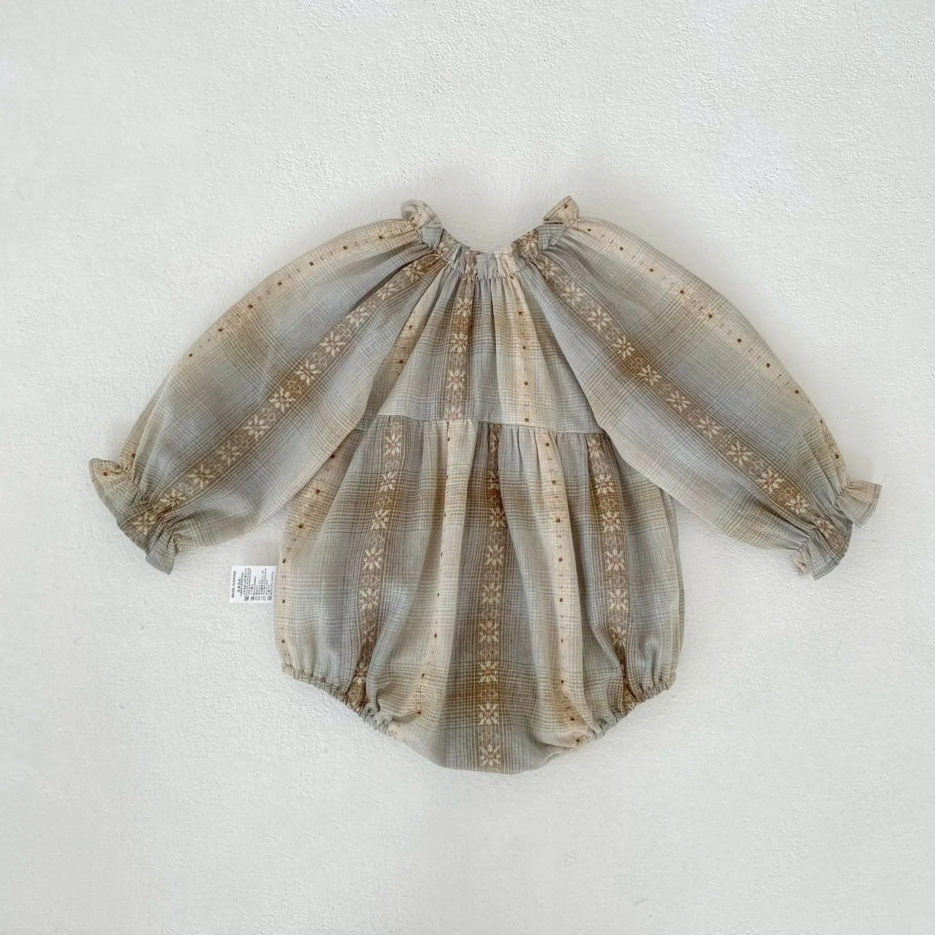 Spring Style 0-3 Year Old Girls' Ladies' Plaid Jacquard Long Sleeved Women's Baby Clothes
