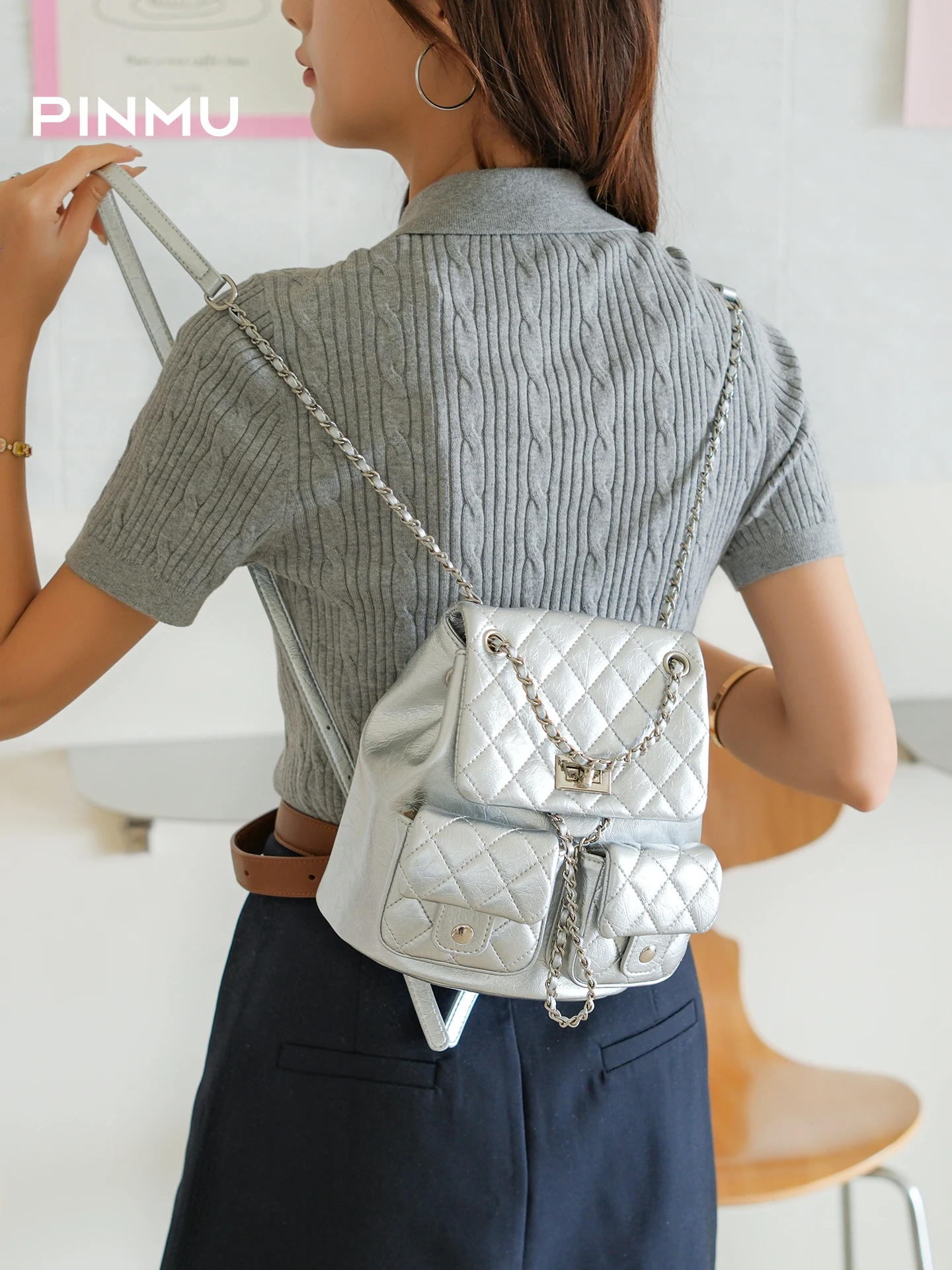 elegante-mochila-de-doble-asa-con-cadena-y-patron-de-diamantes-para-mujer-estilo-2026-personalidad-viajes-libro-mochila