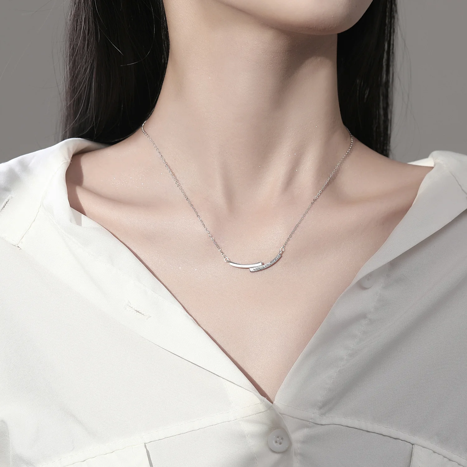 

Silver Arc Necklace with Collar Chain Necklace Ornament Women's Fashion Jewelry