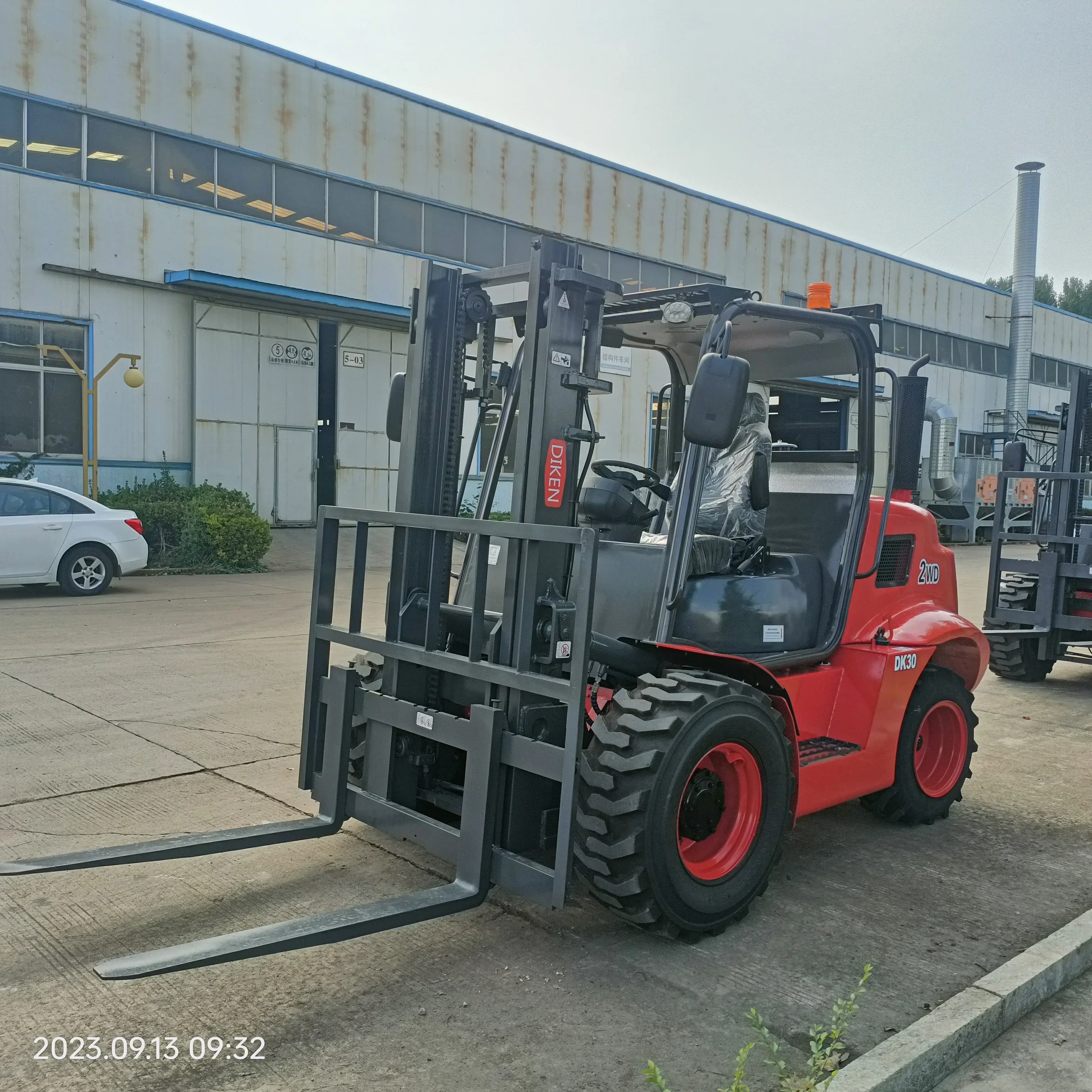 2WD 4X2 3000kg /3.0 Ton All Terrain Off Road Forklift Truck