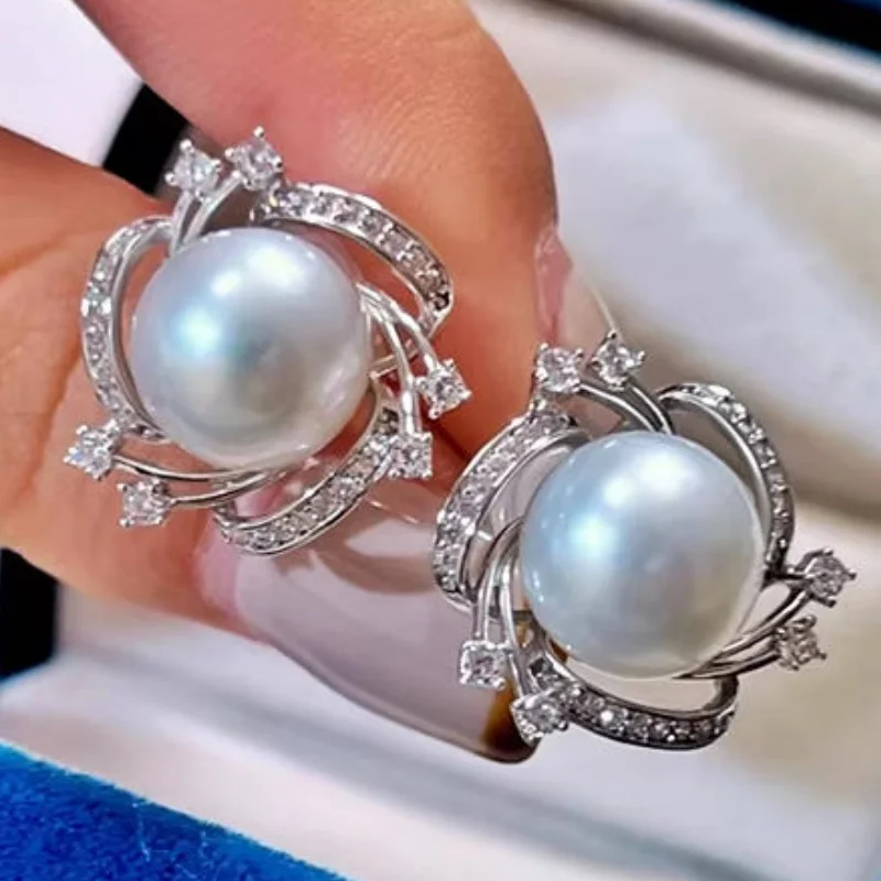 

Красивые и величественные серьги из натурального белого жемчуга Южных морей AAAA10-11 мм, серебро 925 пробы.