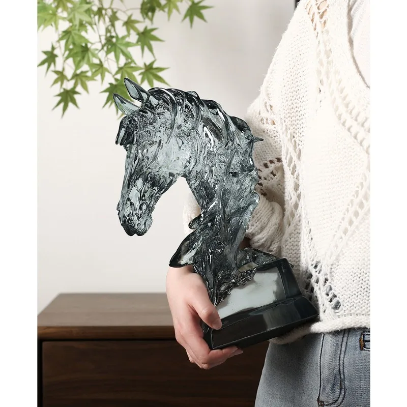 Madao Chenggong's new crystal-textured horse-head sculpture ornament and living room decoration reopened for the grand opening