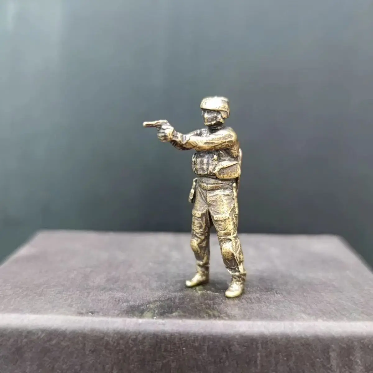 Solid Brass Miniature Combat Soldier Figure – Tactical Gear Collectible Model, Desk Decor for Military Enthusiasts Display Art