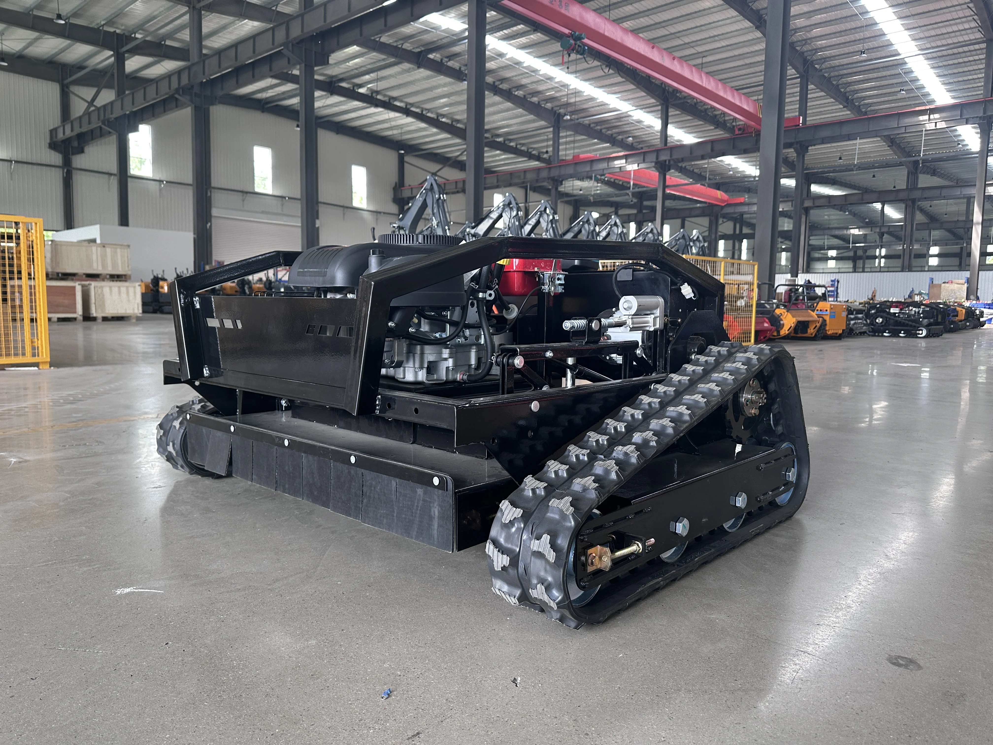 Hochwertiger ferngesteuerter All-Terrain-Rasenmäher mit Motor, 1000 mm, landwirtschaftlicher selbstfahrender Rasenmäher