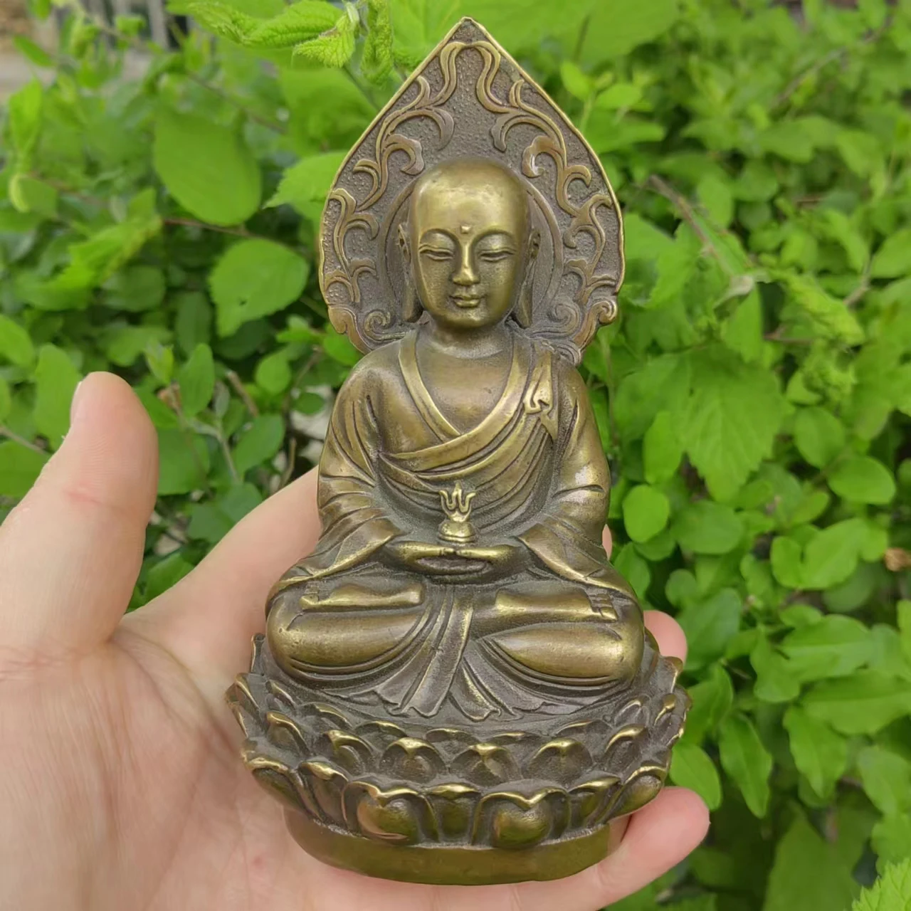 

Old buddha statue Nepal Antique vintage,Tibet meditation Buddha Bronze statue Guanyin of Nepal Copper Wealth Amitabha Goddess