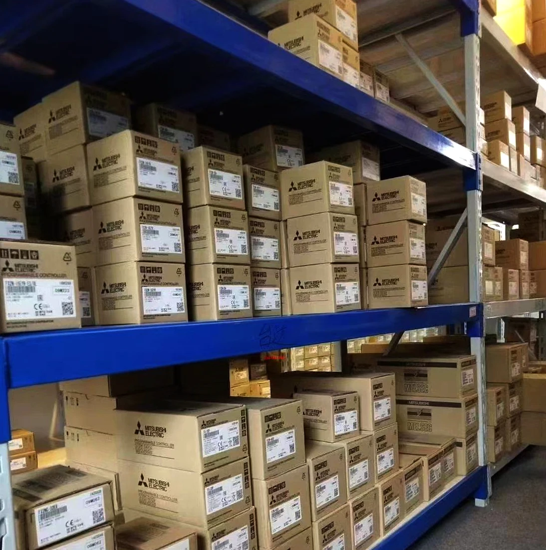 Новый оригинальный контроллер PLC