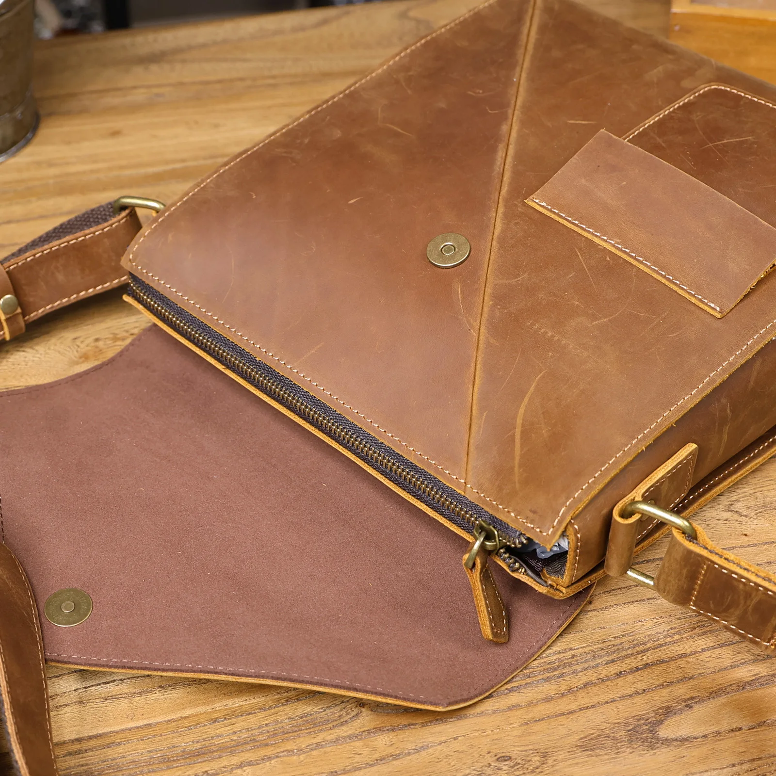 Vintage Casual Herren-Umhängetasche aus hochwertigem Leder, Vertikale Mode-Schultertasche für Männer – Detail 16