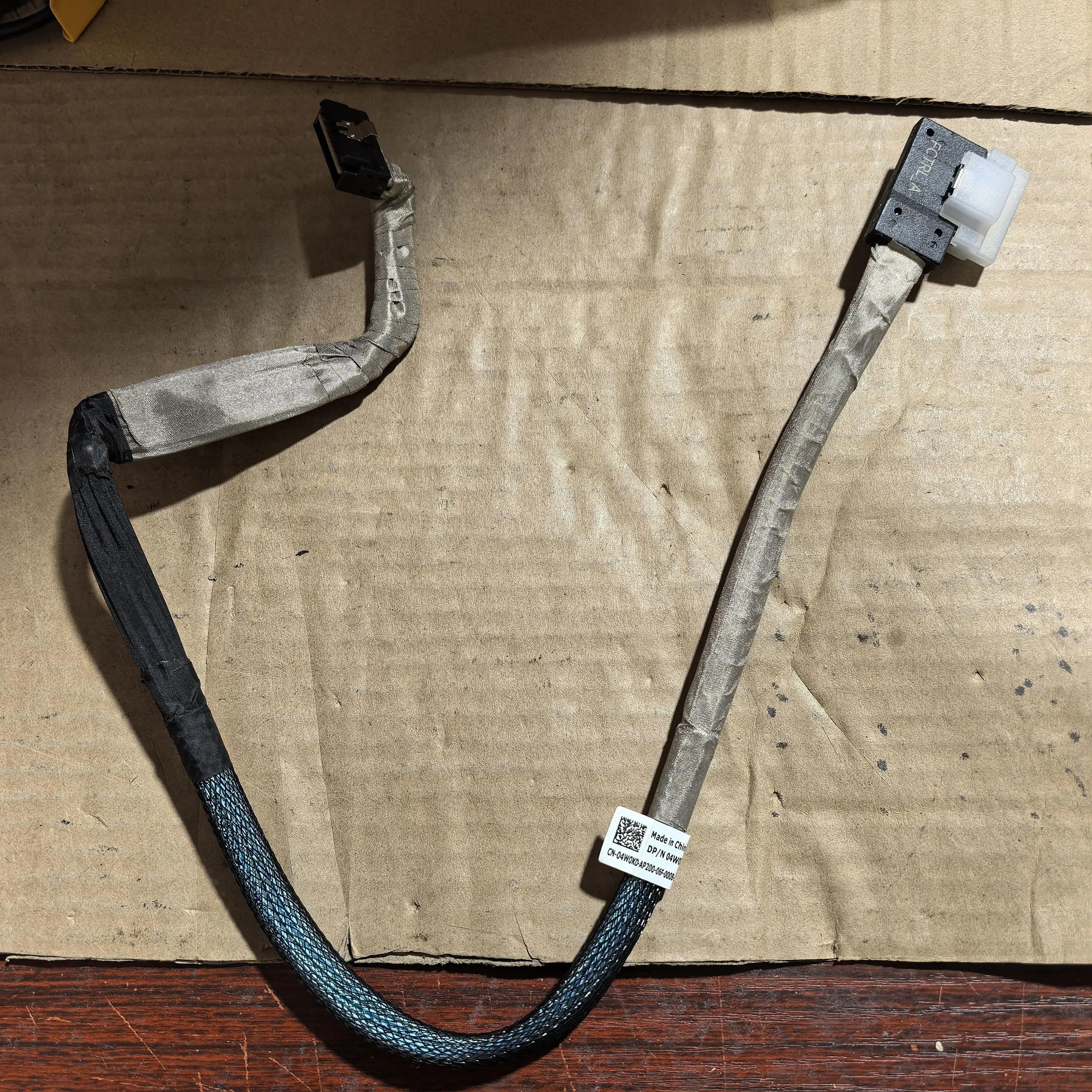 

New R6525 R650 server PCIe JSL_8 FCTRL_A data cable 4W0KD