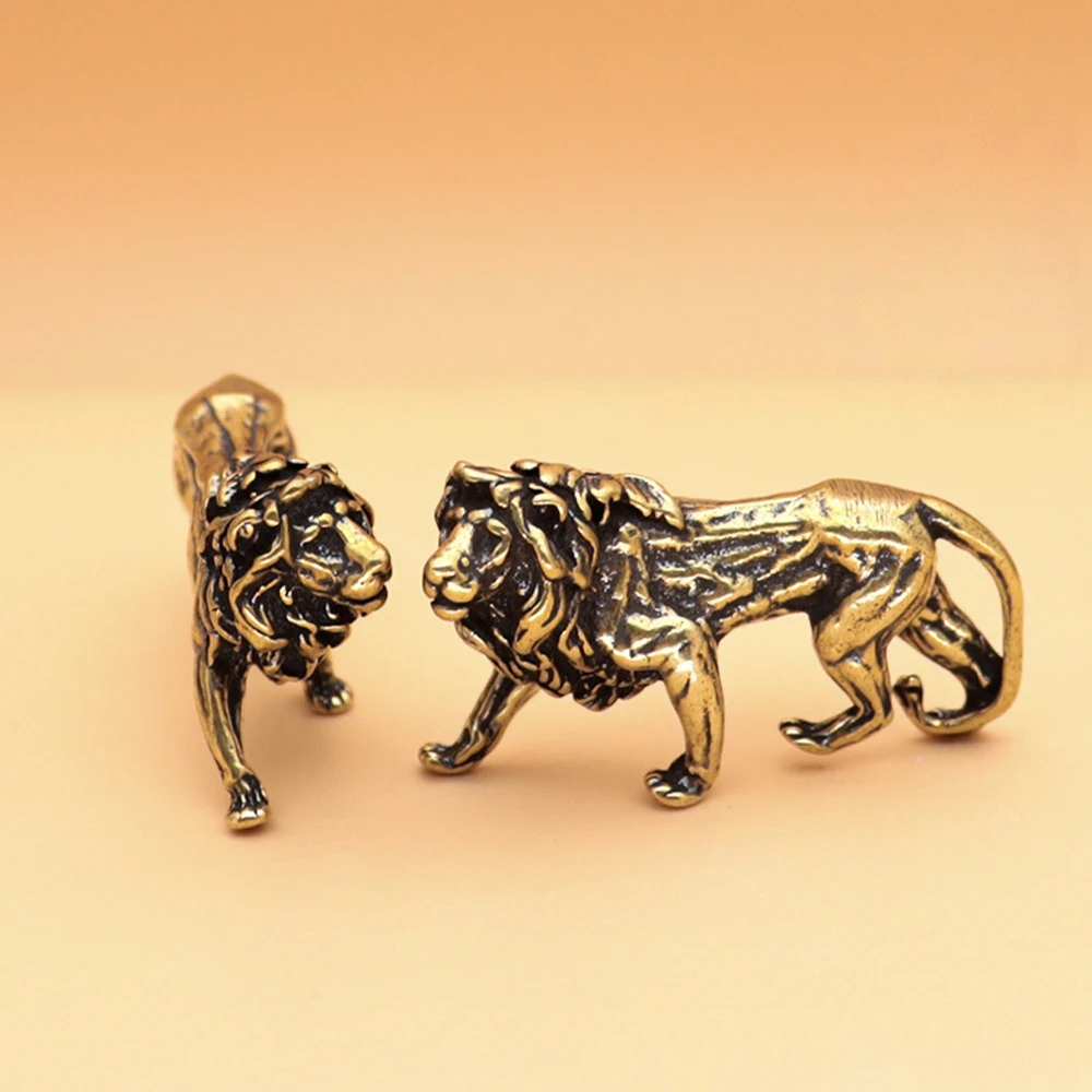 

Mini Lion Casting Animal Figurine Retro Style Metal Sculpture Home Office Room Desktop Decoration Collect Ornaments Gift 3D