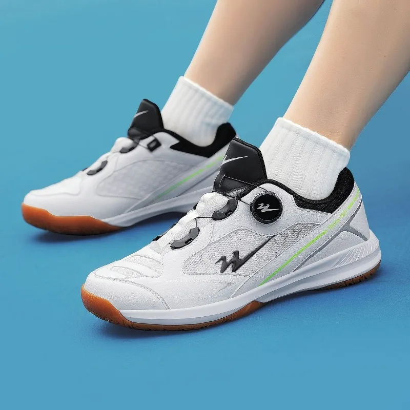 2025 جديد رجل أحذية المحكمة الداخلية يمكن ارتداؤها أحذية كرة الريشة النساء جلد سريع أحذية التنس للجنسين مصمم حذاء رياضي