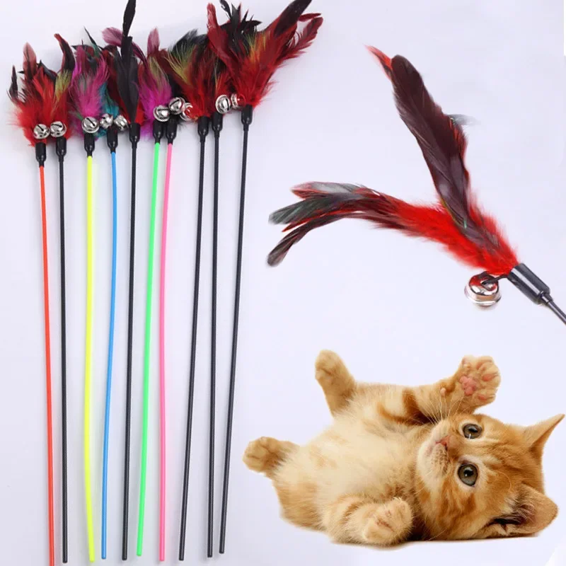 Gran oferta de juguetes para gatos, palo para gatos de Color aleatorio, juguete de plumas para gatos con campana pequeña, juguetes interactivos para