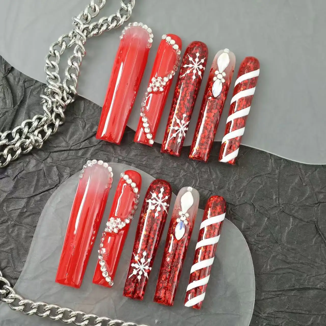 10 قطع من الأظافر المزيفة المصنوعة يدويًا من سلسلة حمراء طويلة فاخرة وخفيفة الوزن، مانيكير مزيف لعيد الميلاد #1