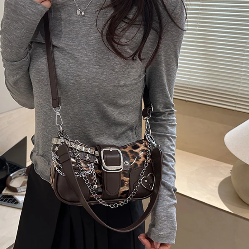 Y2k Mädchen-Umhängetasche mit Nieten und Leopardenmuster, Handtasche im Motorrad-Stil mit Metallnieten und Gürtelschnalle, Damen-Umhängetasche – Detail 19