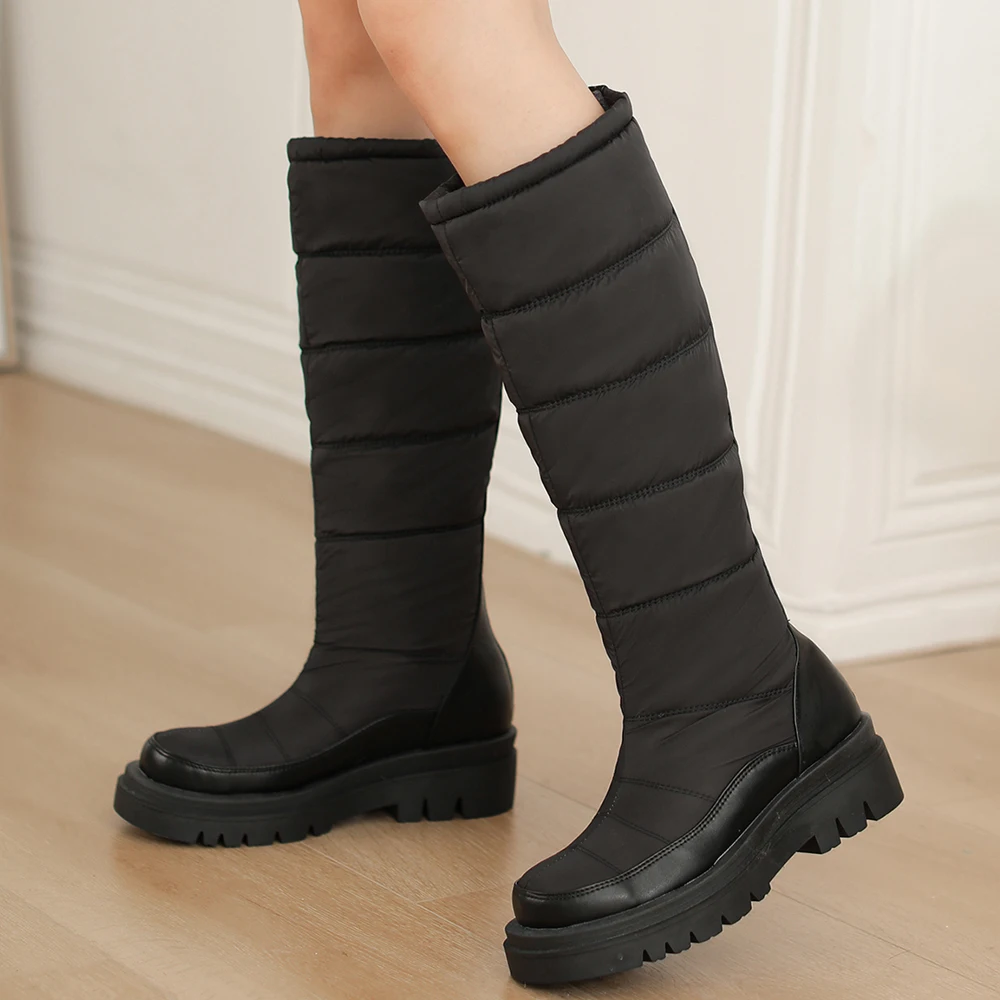 Nuove scarpe invernali con plateau da donna stivali alti al ginocchio da donna di design antiscivolo impermeabili stivali da neve con tacco grosso