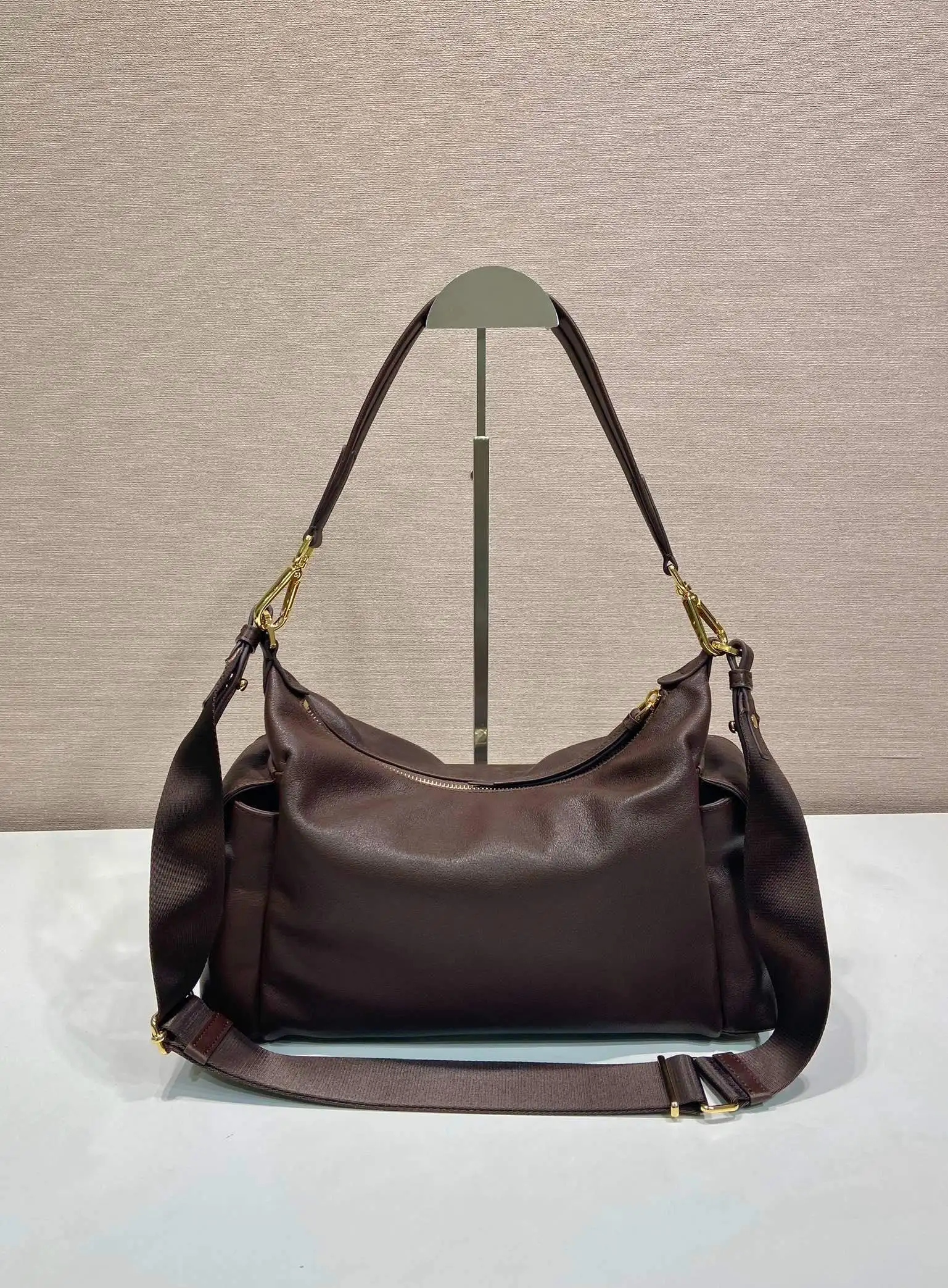 

2025 Luxury Lambskin Explorer Bag, Multi-Pocket Large Capacity Tote, Versatile Shoulder Crossbody Bag for Work & Casual