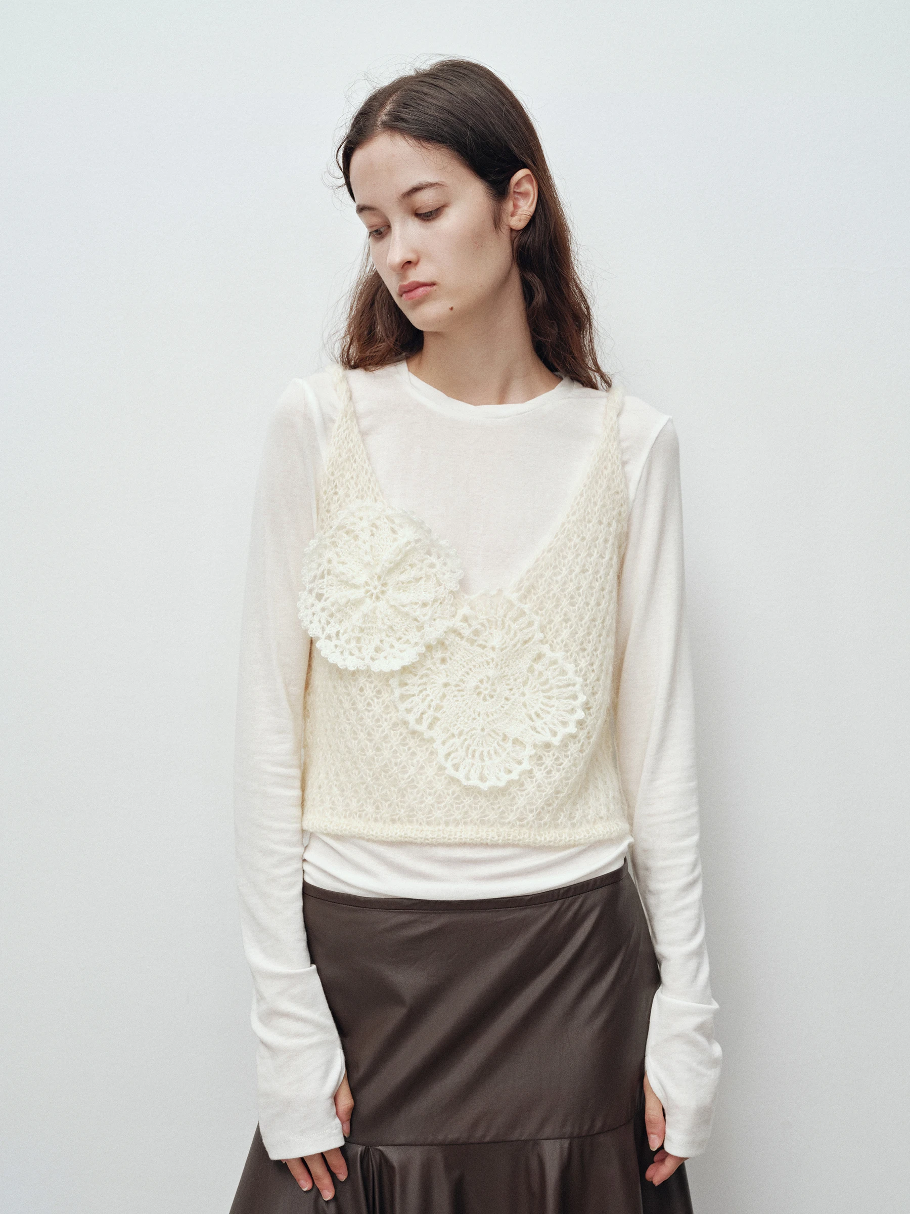 

Вязаный крючком жилет ручной работы из шерсти с цветочным узором, маленький женский вязаный свитер с ажурным дизайном, осенний модный женский топ