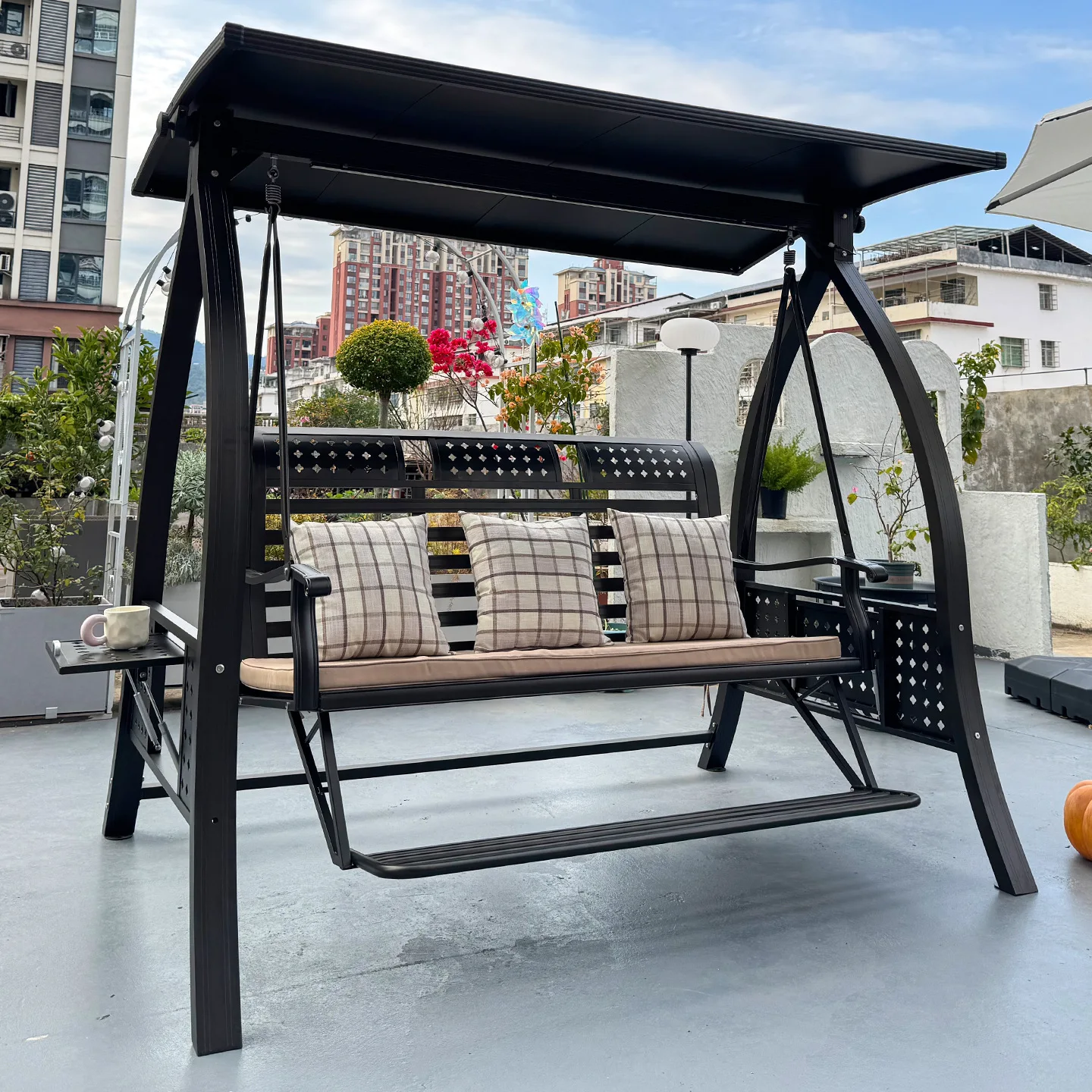 Outdoor swing terrace rocking chair wrought iron outdoor autumn and winter garden villa