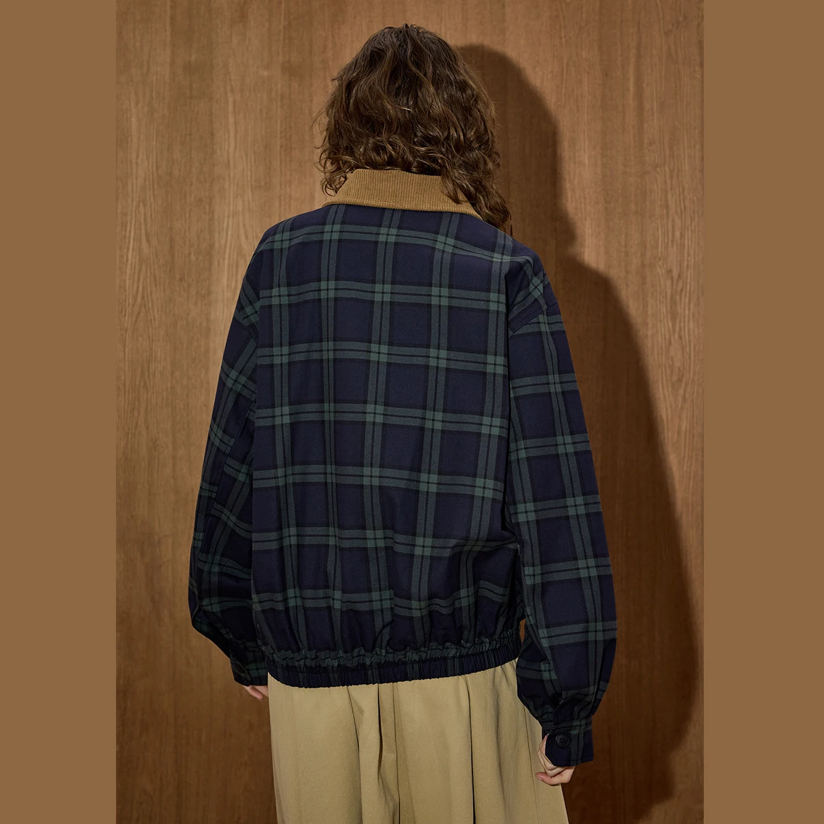 سترة نسائية لخريف 2025 ذات ياقة كلاسيكية سترة منقوشة بألوان متعددة تصميم قصير بتصميم قصير مرقع بنمط متخصص كبير الحجم #2