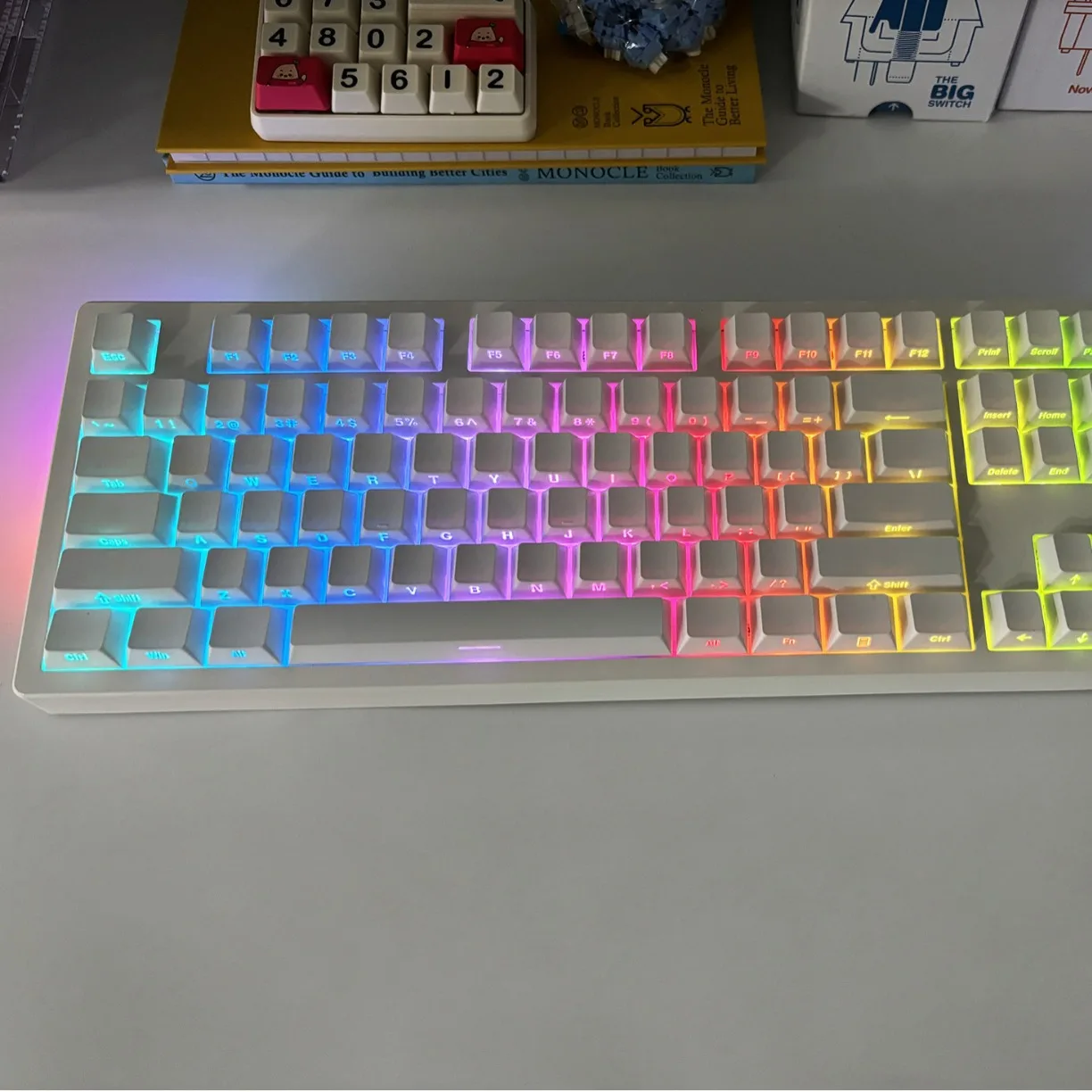 

Оригинальные PBT-кейкапы с боковой гравировкой, двухцветные светящиеся клавиши, Cherry-кейкапы, 133 клавиши, полный комплект из белых материалов.