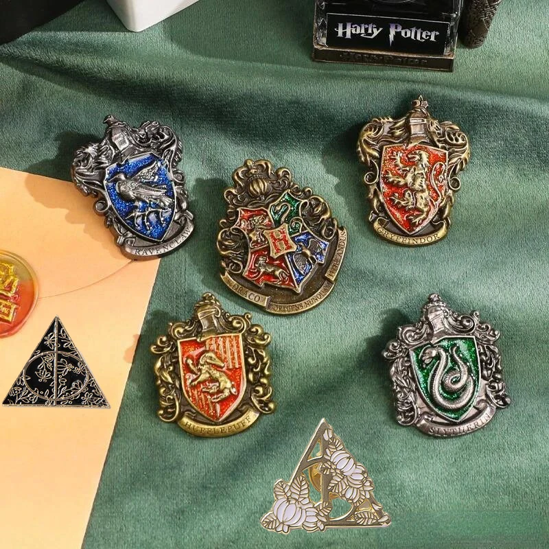 New Harries Around Brooch Retro Triangle Deathly Hallows Potters College Badges Couple Clothes Bag Small Pendant Personality