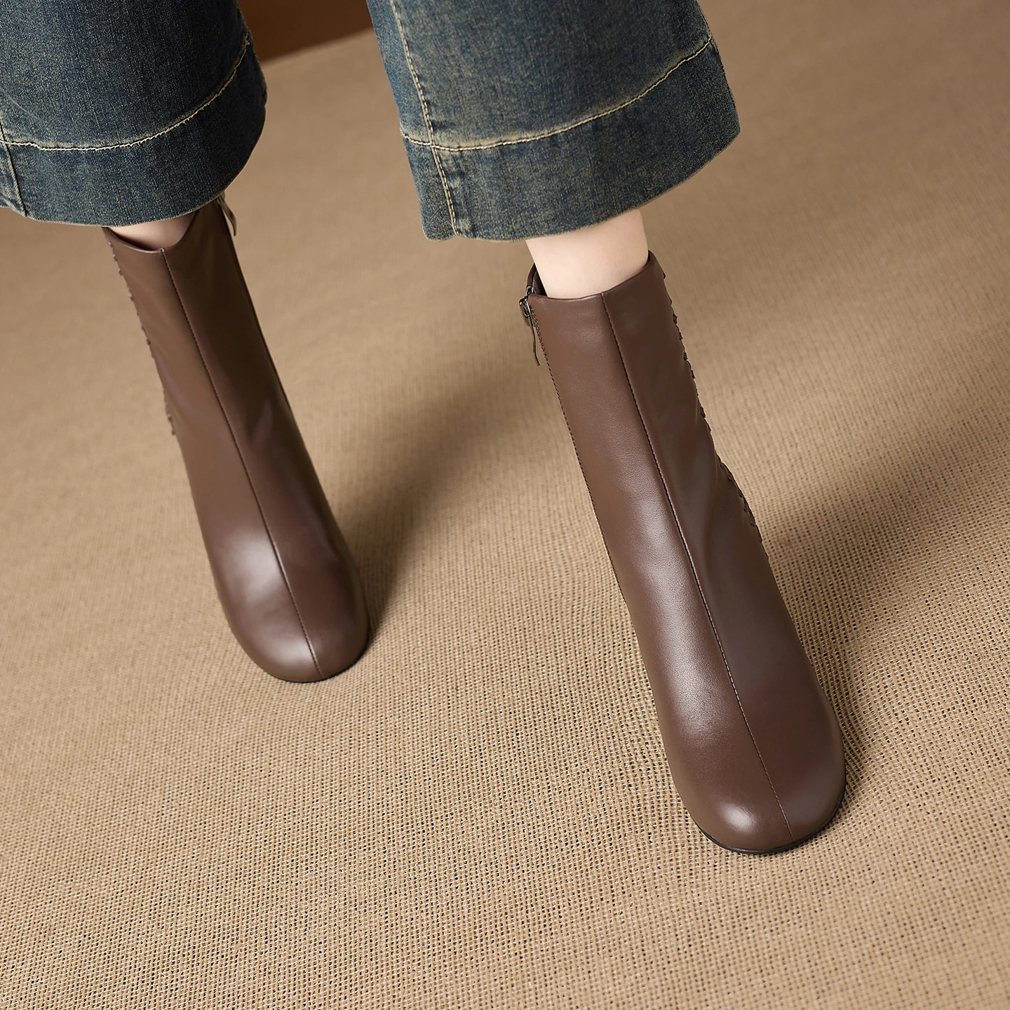Botines de Mujer Dilalula 2027 de Piel de Vaca Auténtica con Punta Redonda, Bordado de Hojas y Tacón de Aguja Delgado para Fiesta y Cita, Botines para Mujeres Jóvenes