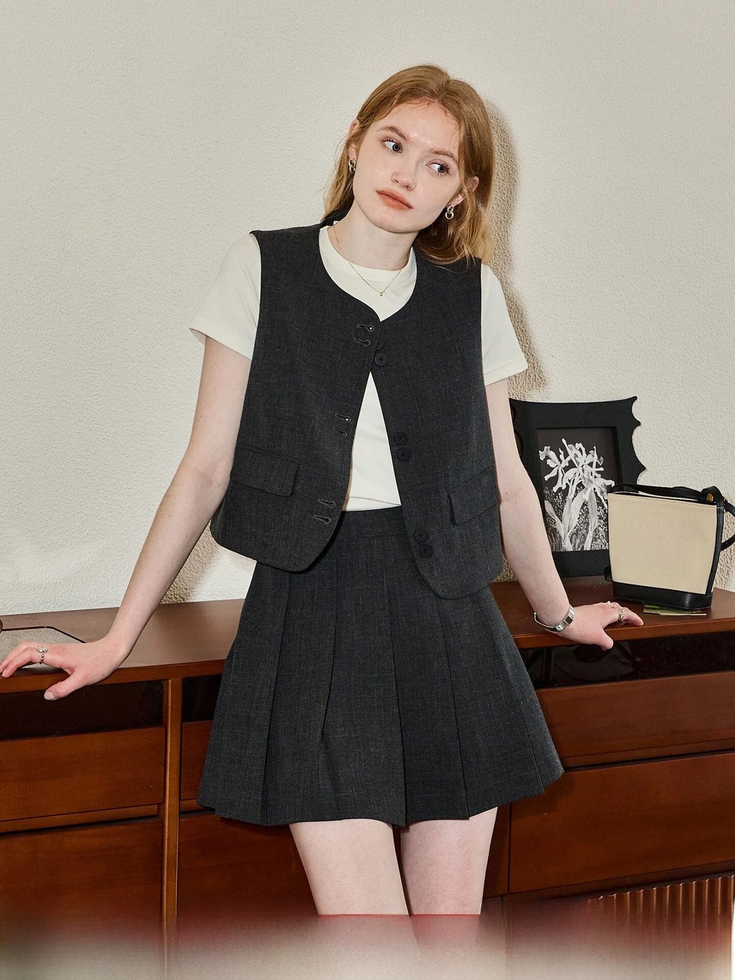 Deep Grey Suit Vest Set Women's Autumn Casual Commute Slimming Hip Covering Pleated Skirt Two-Piece Set KUHNMAVI