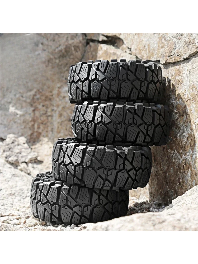 El vehículo de escalada a escala 1:10 utiliza neumáticos de 1,9 pulgadas - TRX4 Rui Tai RGT neumáticos de roca de fácil control.