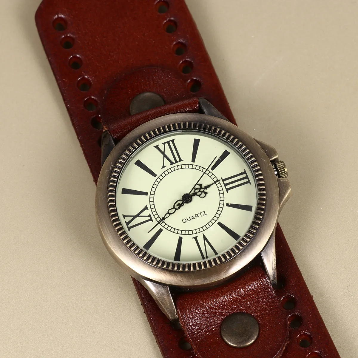 1Pcs Vintage Roman Numeral Quartz Wristwatch Light Coffee Genuine Cowhide Band Retro Style Bracelet Watch for Women