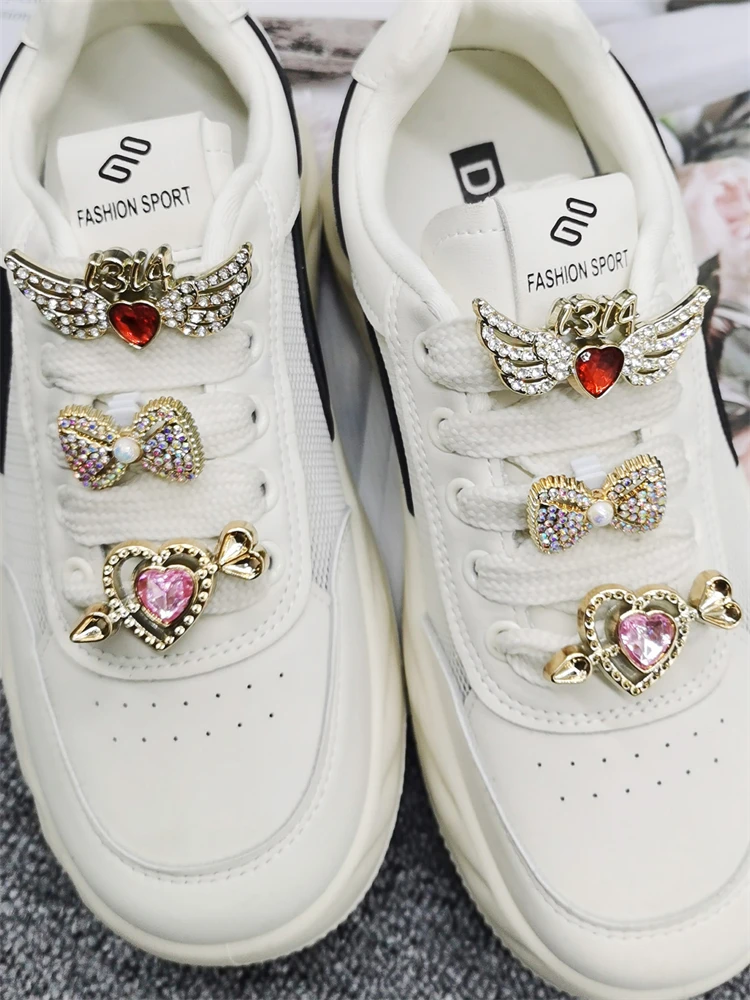 2 Stück Herz-Pfeil Schnürsenkel-Anhänger ABS Strass-Schnallen-Dekorationen DIY Bling Flügel Schnürsenkel-Clips Zubehör Passend für Damen-Sneaker – Detail 7