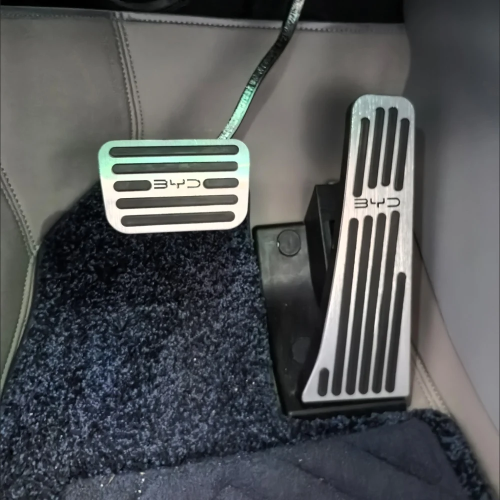 Für BYD Dolphin G DM-i 2026 2027 Zubehör Gaspedal Bremspedal Abdeckung Metall Rutschfeste Fußpedalauflage Auto-Innenausstattung – Detail 5